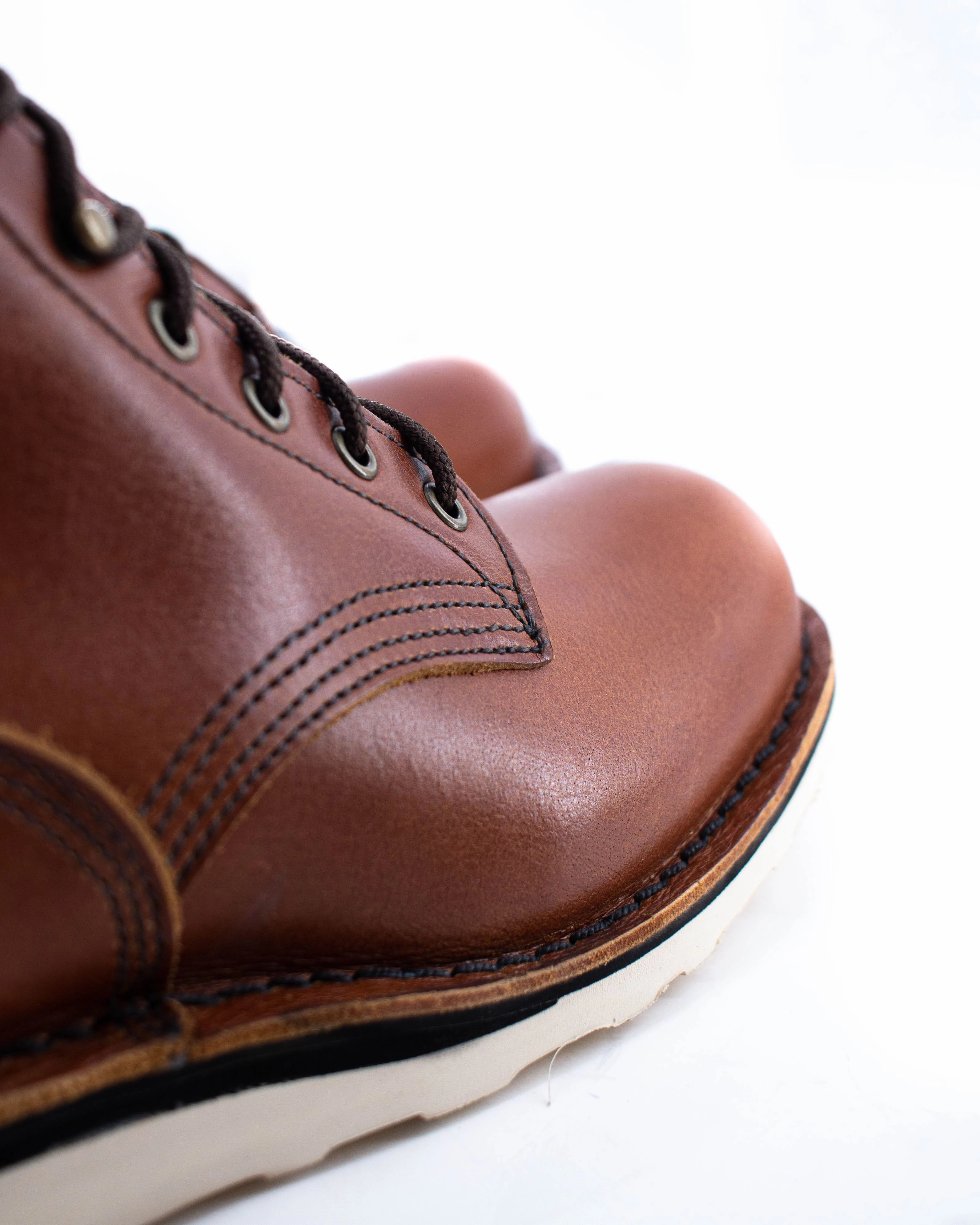 300 - Redwood Padded Interior Comfort Seeker Low Profile Snowy Path