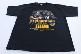 Cool and Chic Lightweight Layer 2006 Brotherhood of The Ring Big Ben & The Bus T-shirt