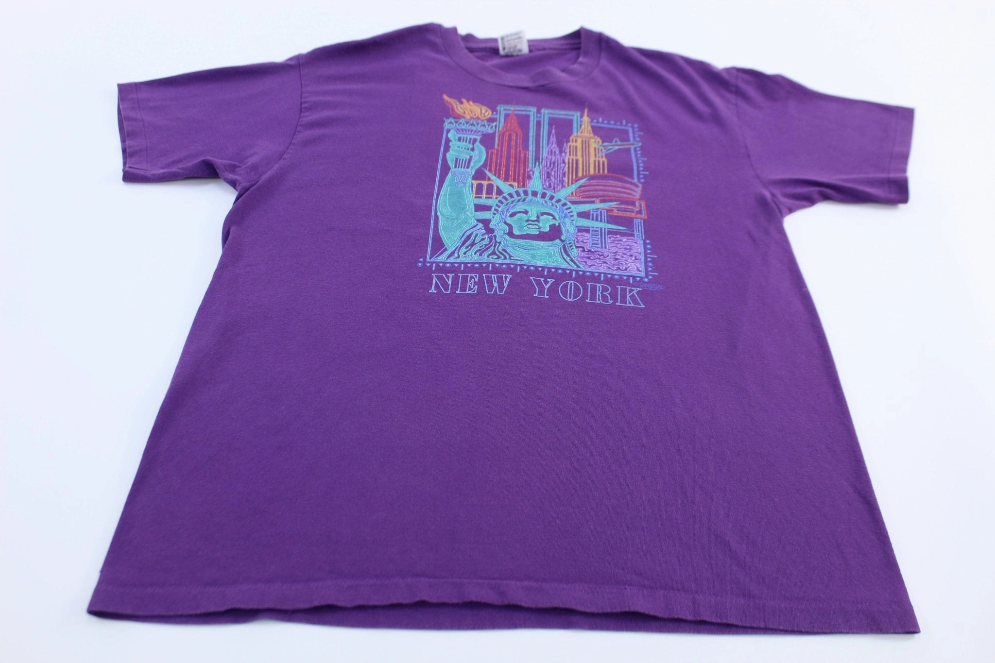 90's New York City Lady Liberty Graphic T-shirt Chic Comfort