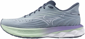 Mizuno Wave Skyrise 6 Womens Running Shoes - Grey running on a grass track shoes