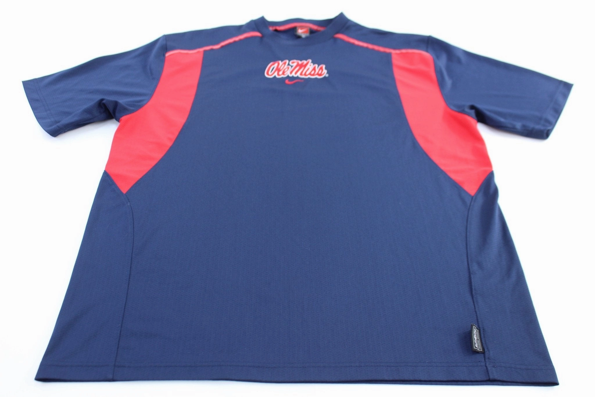 Nike University of Mississippi Ole Miss Embroidered T-shirt Natural Fiber Blend Easy Fit